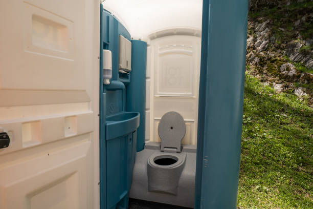 Portable Toilet Options We Offer in Western Lake, TX